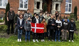 Die Gruppe der Jugendlichen vor der Abfahrt