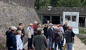 Mitglieder des Rotary Club Elmshorn während der Schleusenführung in Brunsbüttel