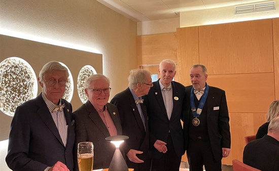 Peter Dölling, Peter Lund,  Lebrecht von Ziehlberg und Walther Thun (von links) mit Rotary-Präsident Peer Olav Breuss